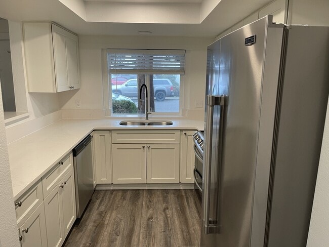 Photo - 4292 Meadowbrook Ct NE