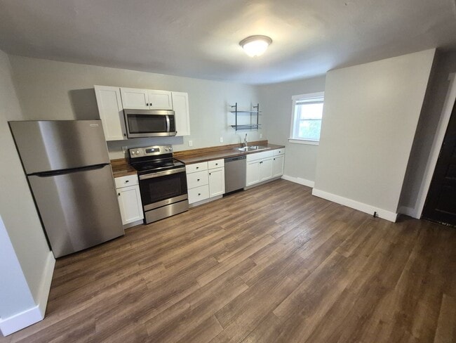 Photo - 4 Bed 2 Bath