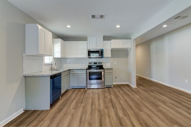 Photo - 2214 McKee St