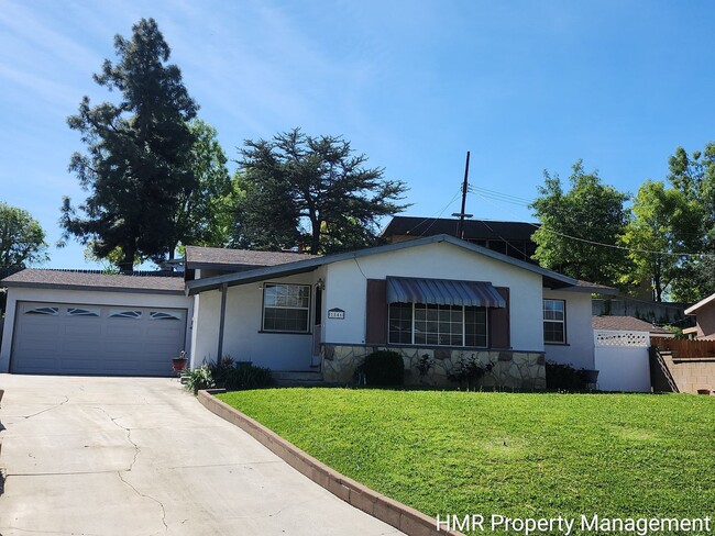 Building Photo - Charming Home with Sunroom & Spacious Backyard in Glendora