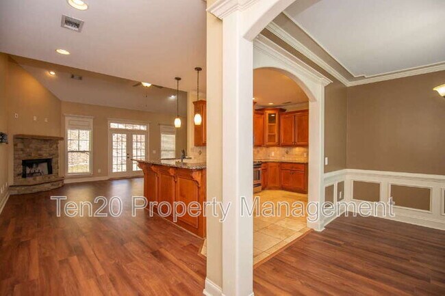 Photo - 1019 Red Maple Way