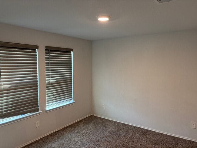Photo - 103 Pecos Dr