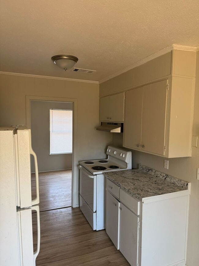 Photo - 332 N Flag Chapel Rd