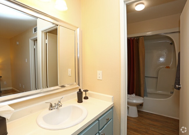 1BD,1BA - 615 SF