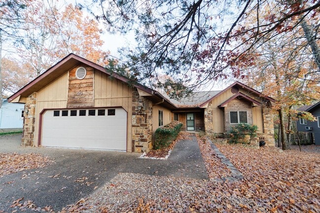 Photo - Beautiful 4 bedroom, 3 bathroom home on the East End of Hot Springs Village. Pets are considered ...