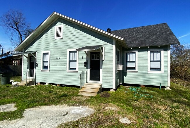 Building Photo - A-B 411 1/2 Pryce Street Unit B