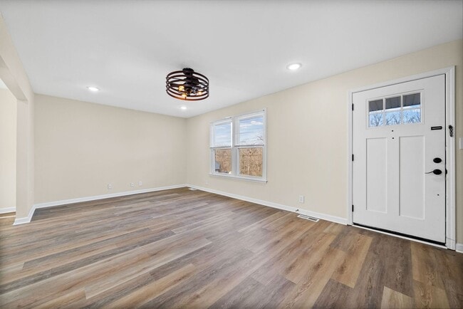 Photo - 564 Briarwood Dr