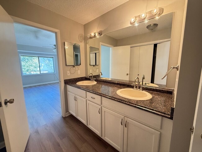 Photo - Bellevue! 2 Bedroom / 2 Bath House w/ Loft! Renovated - Pet Friendly