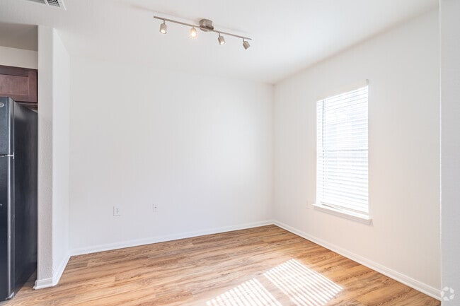3BR, 2.5BA - 1,149SF