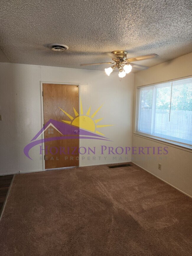 1430-1432 Topaz Way