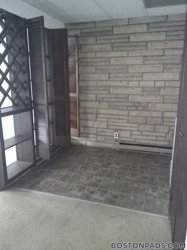 Building Photo - 199 Strathmore Rd Unit 6
