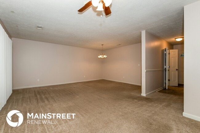 Photo - 271 River Chase Dr