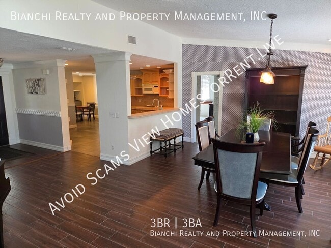 1132 Ridge Dr