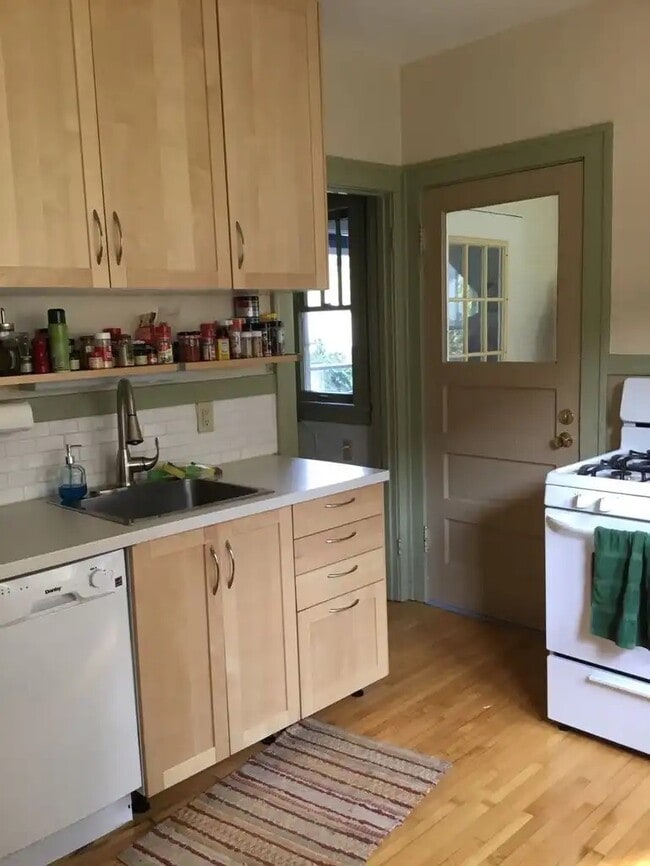 Photo - 3215 33rd Ave S Unit Lower Duplex