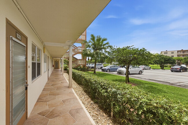 Photo - 1025 Newcastle B Unit 1025