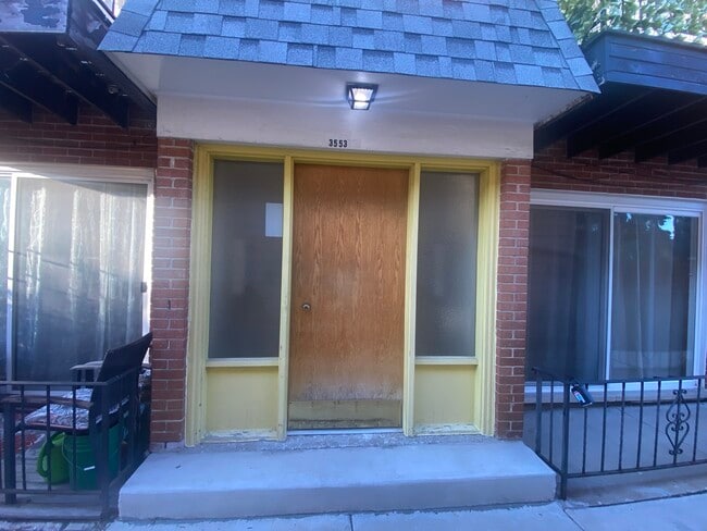 Building Photo - 3553 N Neenah Ave Unit 201