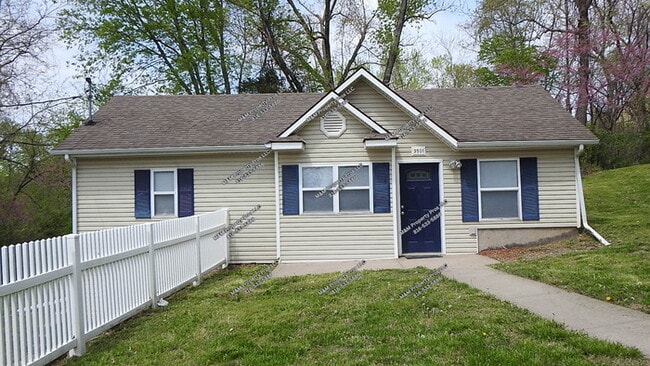 Photo - Adorable 2 bedrooms and 1 bath home located on N Drury Ave in Kansas City, MO