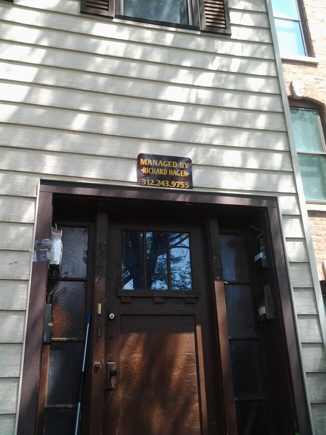 Front of Property - 911 S Carpenter St Unit 1R