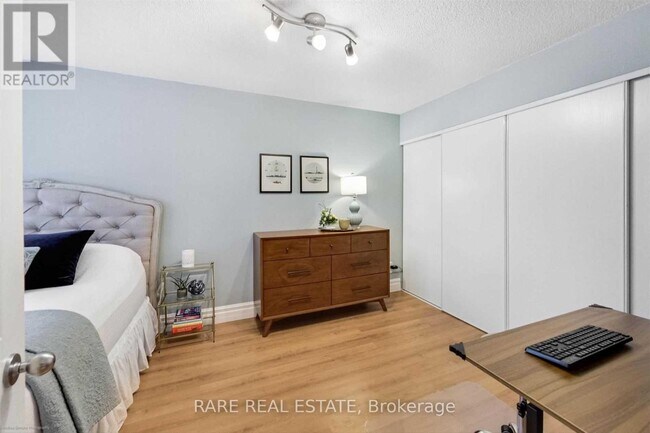 Photo - 40 Scollard St Unité 402