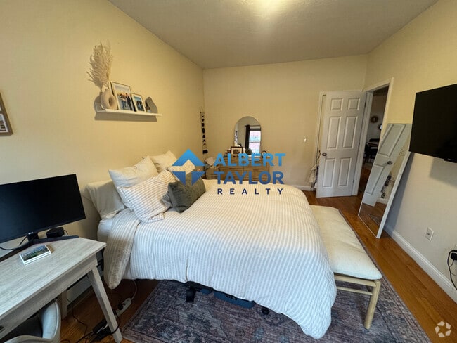 Building Photo - 58 Medford St Unit 1 Rental