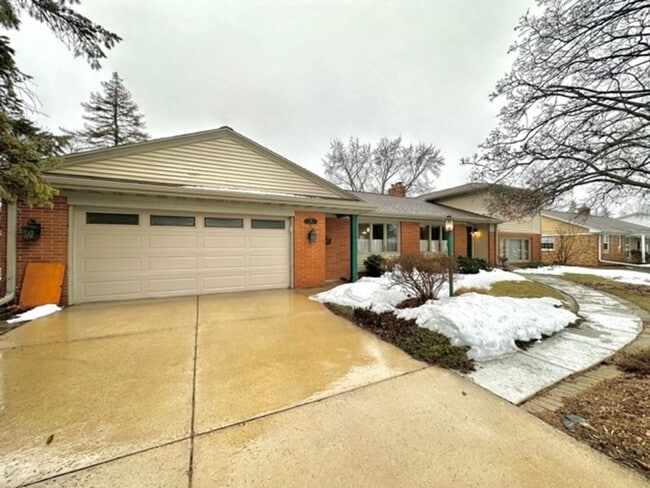 Photo - Beautiful / Spacious 3 Bed 3 Bath Ranch Style Single Family Home!
