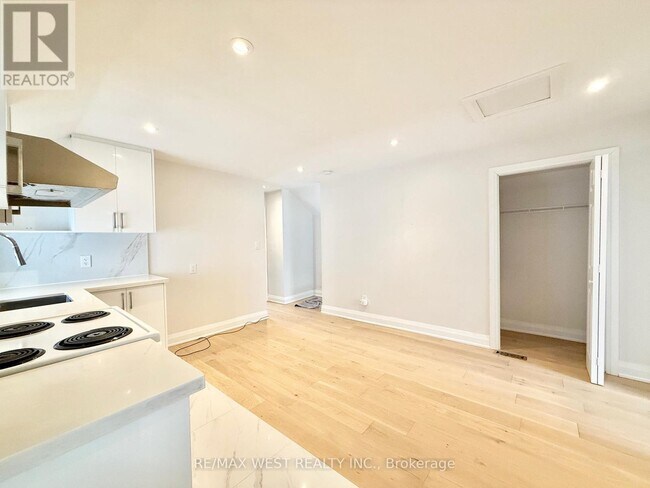 Photo - 4 Sutherland Ave