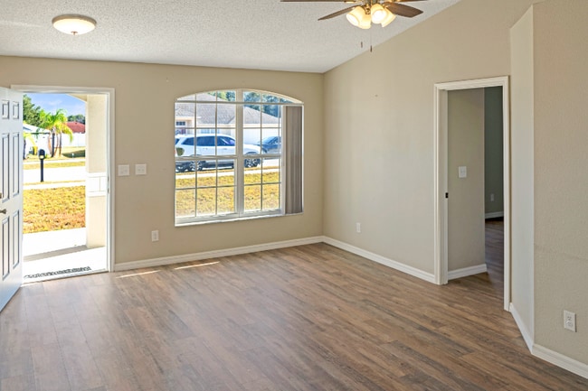 Photo - 1117 Peregrine St