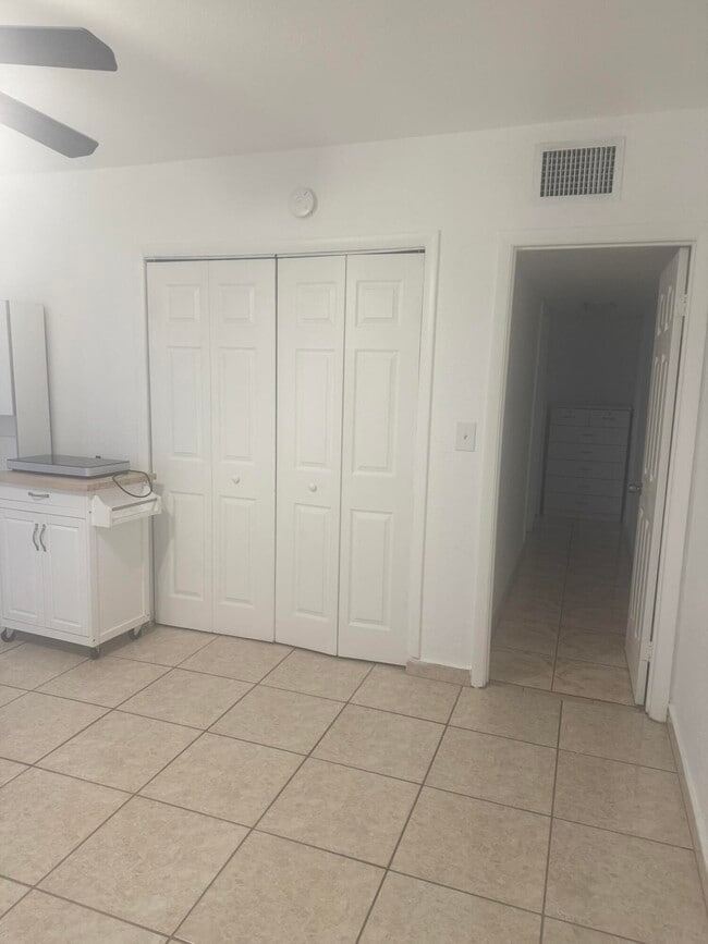 Photo - 3335 W 8th Ave