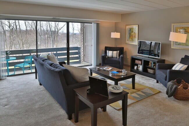 Photo - 700 Lee Dr