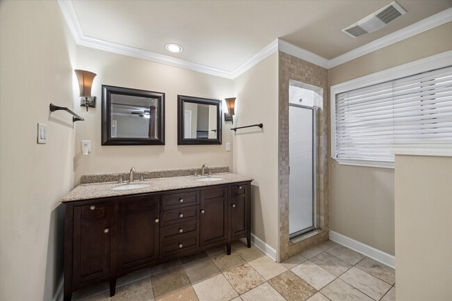 1221 Aurora St