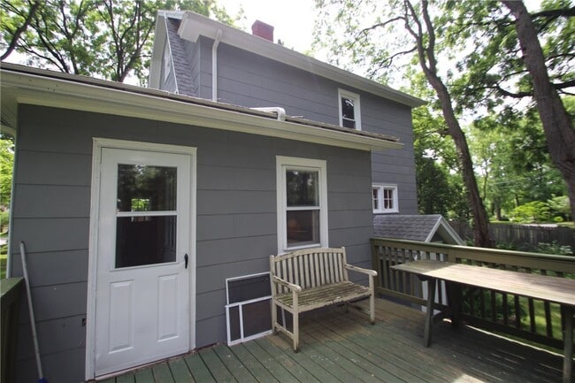 Photo - 337 Mendon Rd