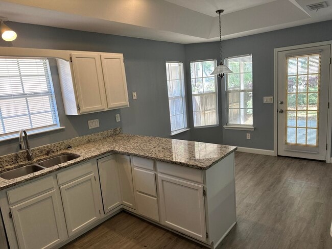 Photo - 114 Wright Cir