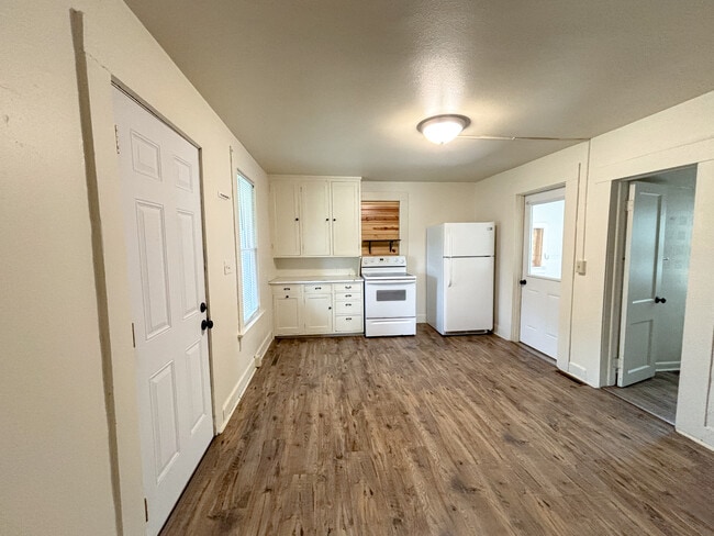 Photo - 3 Division St