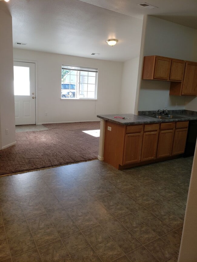 Photo - 1733 Christopher Way