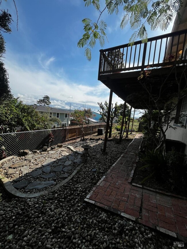 Photo - 260 Edwards St