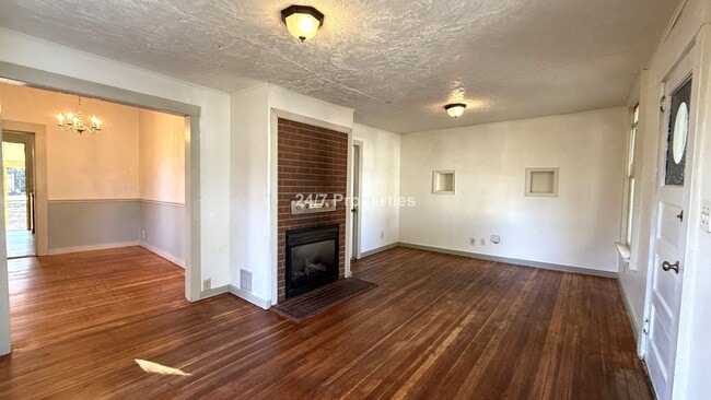 Photo - Large Yard! 2 BD Home in Fairview!