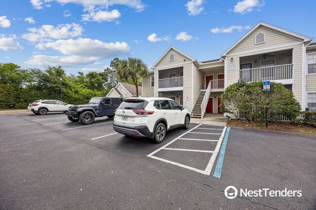 Building Photo - The Perfect One Bedroom Ground Floor Unit