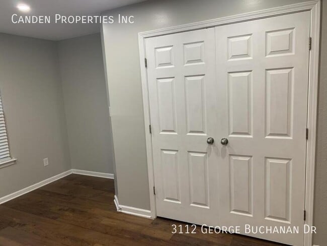 Photo - 3112 George Buchanan