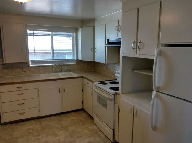 Photo - 1753 Clinton St
