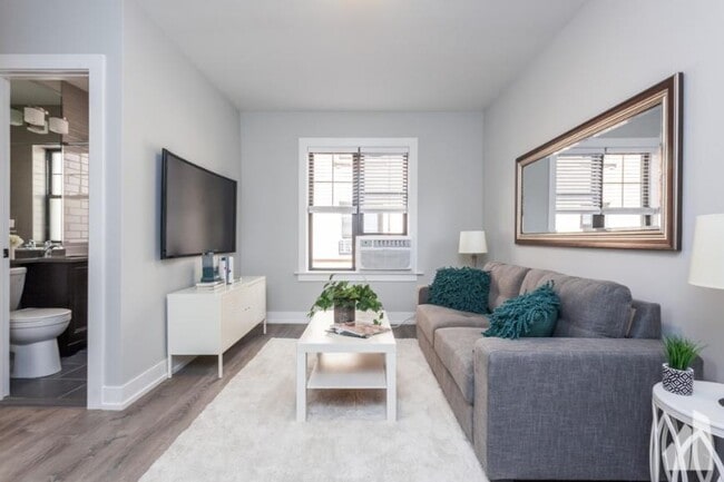 Building Photo - 0 bedroom in Chicago IL 60614 Unit c101