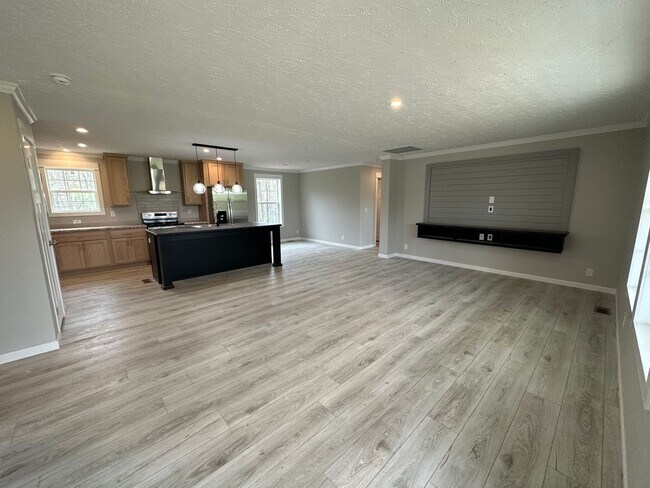 Photo - Quiet, Country Living!