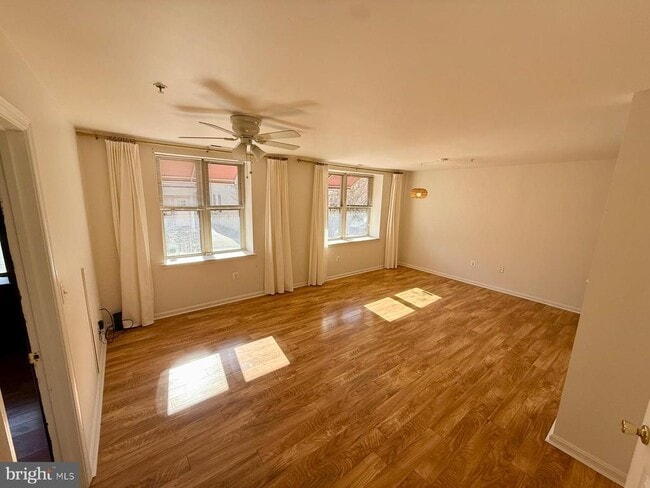 Building Photo - 345 Oakdale Pl NW Unit 103