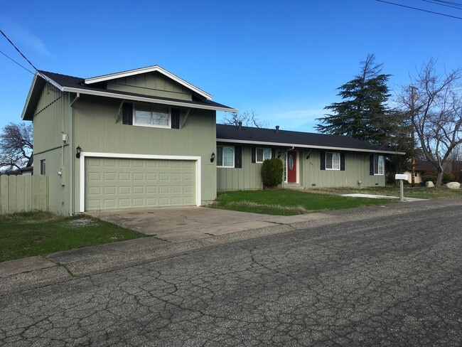 Photo - South Redding 2-Story Home, located in cul-de-sac