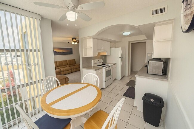 Photo - 200 172nd St Unit 201