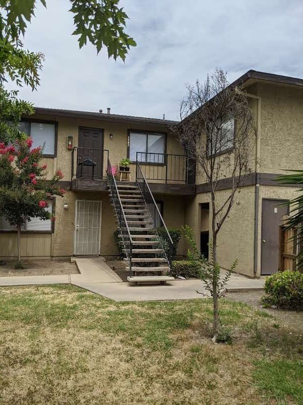 Building Photo - Competitively priced Two Bedroom Apartment...