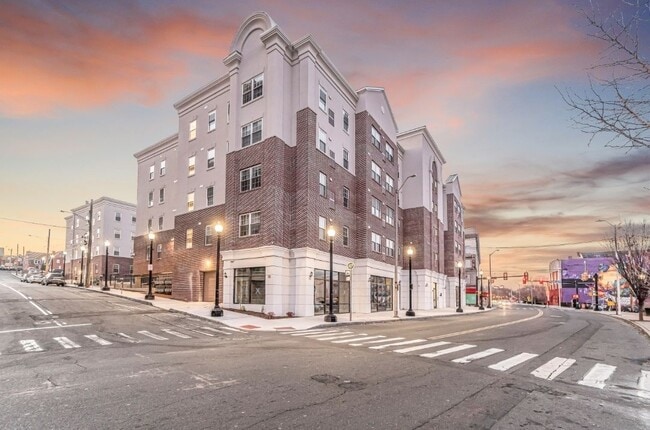 Building Photo - 1269 Main St Rental