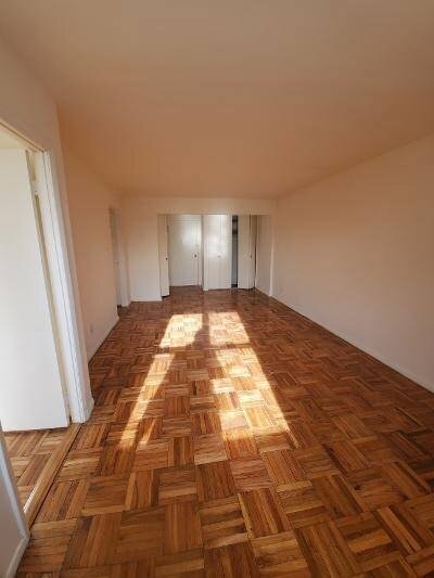 Photo - 94-20 59th Ave