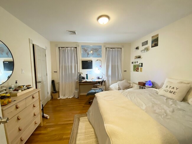 Building Photo - 5 Oswald St Unit 3T