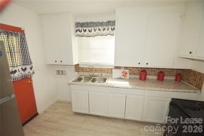 Photo - 2143 Finchley Dr