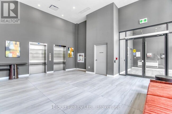 Photo - 859 The Queensway Unité 519